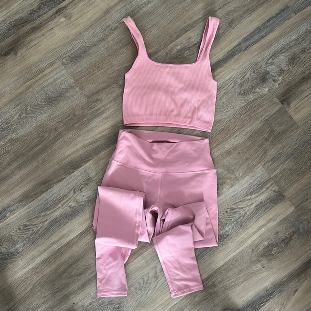 Alo Yoga Pink Leggings & Pink Ribbed Top
